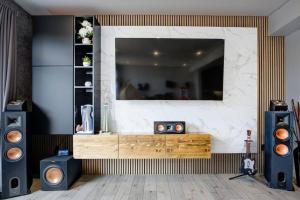 a room with two speakers and a large mirror at Rivertrail Retreat in Kitchener