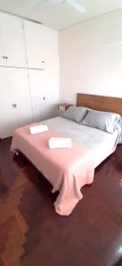 a bedroom with a large bed with two towels on it at Departamento en Mendoza in Mendoza