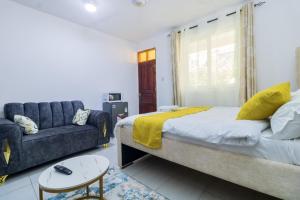 Postel nebo postele na pokoji v ubytování Mombasa Comfy Stay Studio Bamburi + 5 fotografií