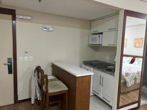 Dapur atau dapur kecil di Flat no Itaim Bibi