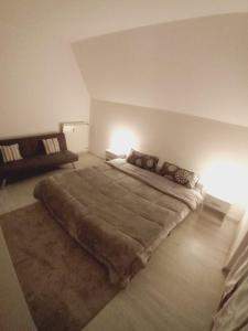 سرير أو أسرّة في غرفة في Appartamento Aris