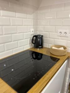 a tea kettle on a counter in a kitchen at LAR DE SEFA in Redondela