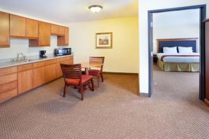 Postel nebo postele na pokoji v ubytování Holiday Inn Express & Suites - Laredo-Event Center Area by IHG