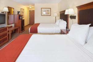 Postel nebo postele na pokoji v ubytování Holiday Inn Express & Suites - Laredo-Event Center Area by IHG