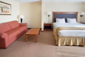 Postel nebo postele na pokoji v ubytování Holiday Inn Express & Suites - Laredo-Event Center Area by IHG