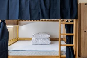 Postel nebo postele na pokoji v ubytování Soborniy Hostel