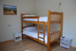 a bedroom with two bunk beds in a room at Aposentos AOVE On Tour in Villacarrillo