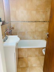 Ένα μπάνιο στο Marquez