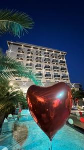 Bazén v ubytování Hotel Due Mari & SPA nebo v jeho okolí