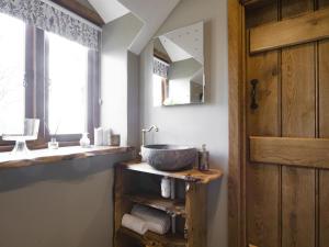 a bathroom with a sink and a mirror at The Red House - Uk39234 in Shelve