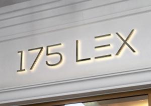 um close-up de um sinal em cima de uma porta em 175 LEX - Walkable Downtown Lexington & Rupp Arena - Full Condos em Lexington