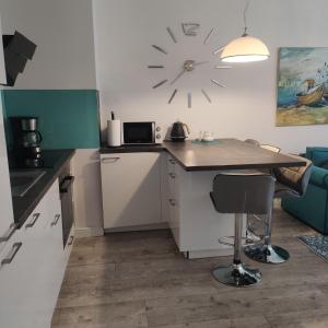 Kuchyňa alebo kuchynka v ubytovaní Przytulny apartament blisko Motławy i Neptuna z miejscem w garażu gratis