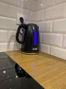 a black tea kettle sitting on top of a table at LAR DE SEFA in Redondela