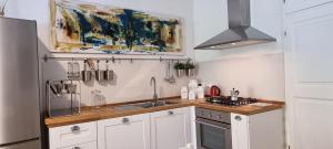 Kuchyňa alebo kuchynka v ubytovaní Villa Euribia