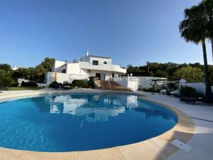 Πισίνα στο ή κοντά στο B&B CHAMBRE 2 Vila ALEGRIA Estoi