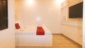 Ліжко або ліжка в номері RedDoorz @ Innzz Apartel