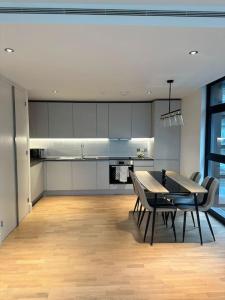 a kitchen with a table and chairs in a room at Stylist 2 Bedroom Apartment in Central London in London