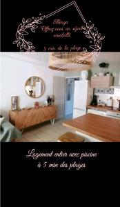 - un salon avec une table et un miroir dans l'établissement Joli appartement à 10 min de la plage, à Alénya