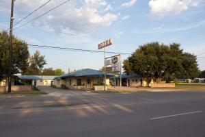 an empty street next to a mobil gas station at Bel-Air Motel in Alice