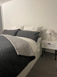 a bedroom with a bed and a night stand with a lamp at kleine Flora - Apartment in Minden