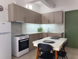 Η κουζίνα ή μικρή κουζίνα στο Loupino Couples Romance