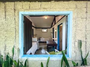 a mirror on the side of a building with a room at Pousada Zen Caraiva in Caraíva