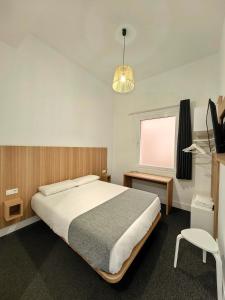a bedroom with a large bed and a window at Hostel Siesta & Go (Atocha) in Madrid