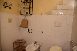 Koupelna v ubytování Agriturismo Poggio ai Legni