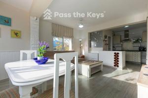 Imagen de la galería de Pass the Keys Apt en Nueva Andalucia, en Marbella