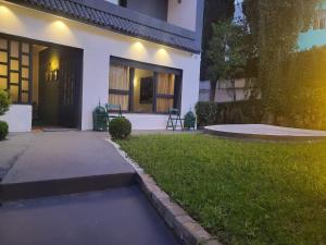 Taman di luar VILLA ADAM TANGIER