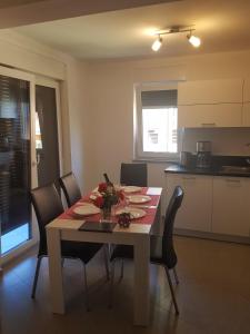 Kuchnia lub aneks kuchenny w obiekcie Ferienhaus Magdalena