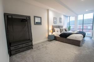 a bedroom with a large bed and a large window at Luxury City Centre Apartment (Weekly Booking) in Hull