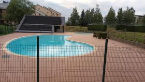 a swimming pool with a fence around it at location Appartement Bonascre toutes saisons in Ax-les-Thermes