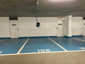 Tenis alebo squash v ubytovaní Westside Inn alebo jeho okolí