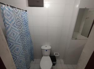 Cabaña Gaia Rodadero的一间浴室
