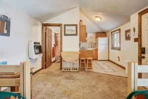 Η κουζίνα ή μικρή κουζίνα στο Cabin in Colorado NTL Forest