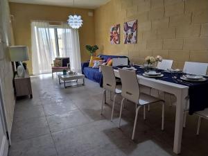 Prostor za sedenje u objektu Apartment close to the sea