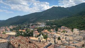 a view of a town with mountains in the background at appartamento NONNA ROSA in Morano Calabro