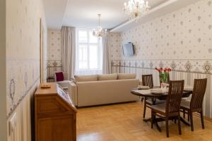 Svetainės erdvė apgyvendinimo įstaigoje Apartment on Virmenska, One Bedroom