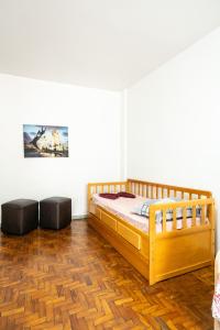 En eller flere senge i et værelse på Boqueirão Praia Mar - 2 dormits - Espaçoso e ideal para famílias - WI FI - 250m da praia - Estacionamento Gratuito até 8 hóspedes - na avenida do comércio principal de Praia Grande