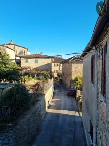 an alley way with a building and a wall at Vesionica Holiday House Perugia in Civitella Benazzone +41 photos