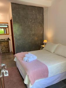 Uma cama ou camas num quarto em Pousada Tulipane Florianopolis