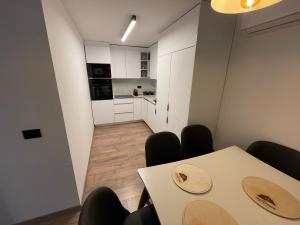 a room with a table and chairs and a kitchen at Bellevue in Orllan