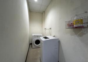 Foto dalla galleria di Hua Xiang Motel - Arena a Kaohsiung