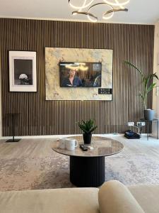 Μια τηλεόραση ή/και κέντρο ψυχαγωγίας στο Deluxe Apartment Bochum 1 BEDROOM