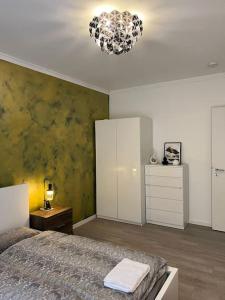 เตียงในห้องที่ Deluxe Apartment Bochum