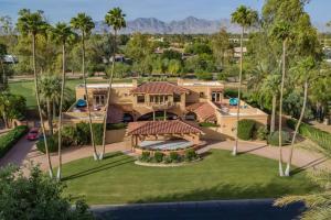 an aerial view of a house with palm trees at Ethereal Corner Ritz Carlton Grand Estate Golf Mountains Jacuzzi Sauna Theater Gym in Scottsdale