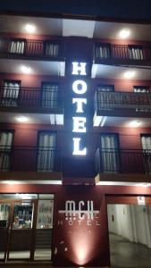 una señal en el lateral de un edificio en Hotel MCH, en Veracruz