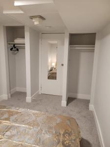 エドモントンにあるPrivate Family Hideaway or Business Travel in Edmonton - 2 Bedroom Apartmentのギャラリーの写真 +6枚の写真