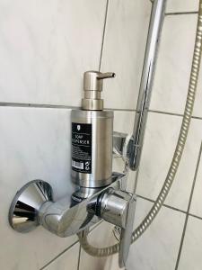 Bilik mandi di Caleva’s BnB +23 gambar